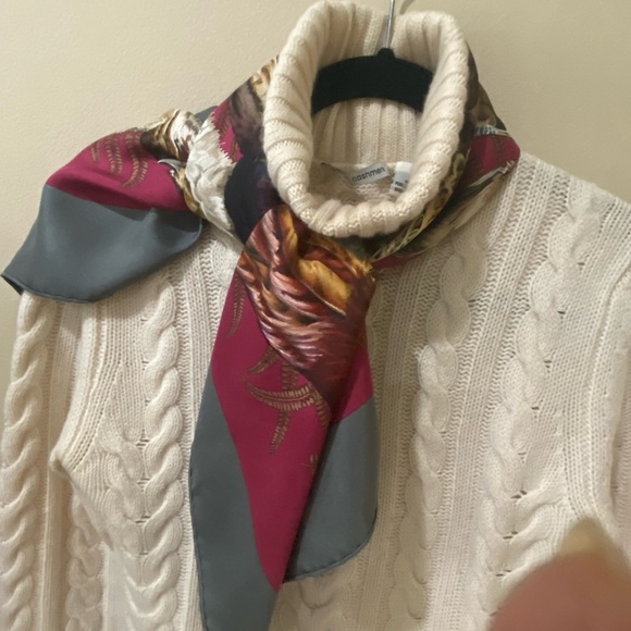 Authentic and Iconic HERMES silk scarf - Picture 12 of 14